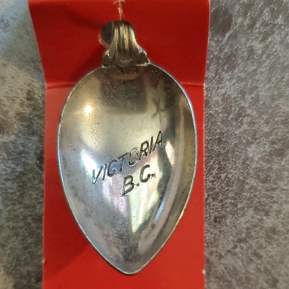 Victoria Canada Souvenir Spoon - Silver - Picture 3 of 3